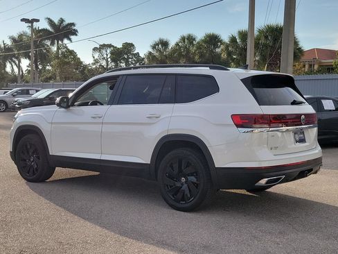 Certified 2026 Volkswagen Atlas SE FWD image 7