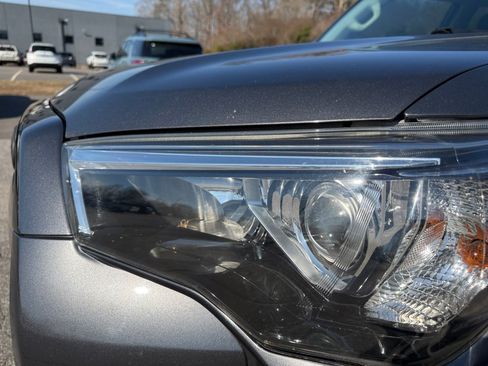 Used 2018 Toyota 4Runner SR5 image 30