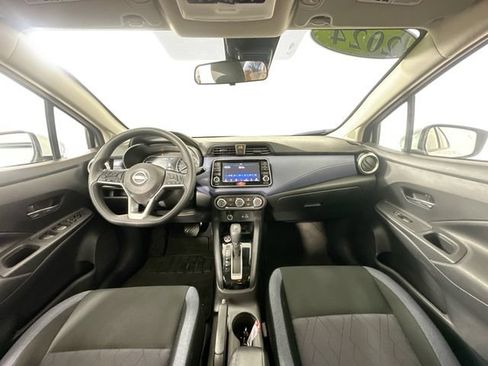 Used 2024 Nissan Versa SV FWD image 4
