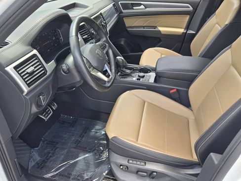 Certified 2023 Volkswagen Atlas Cross Sport SEL R-Line AWD/4WD image 10