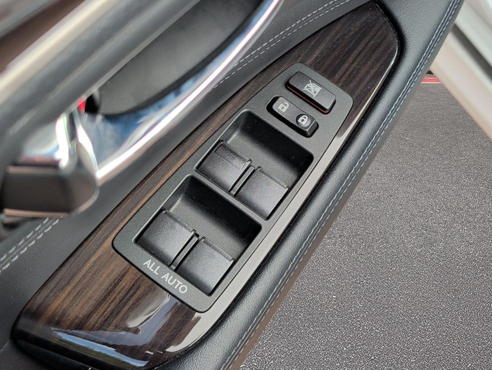 Used 2013 Lexus LS 460 w/ Comfort Pkg RWD image 9