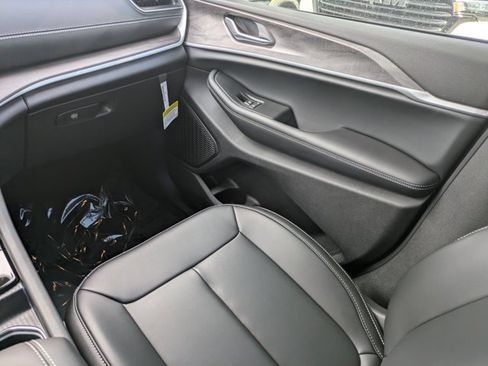 New 2025 Jeep Grand Cherokee L Limited w/ Black Appearance Package image 15