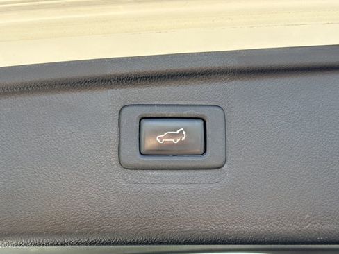 Used 2017 Subaru Outback 2.5i Limited AWD/4WD image 11