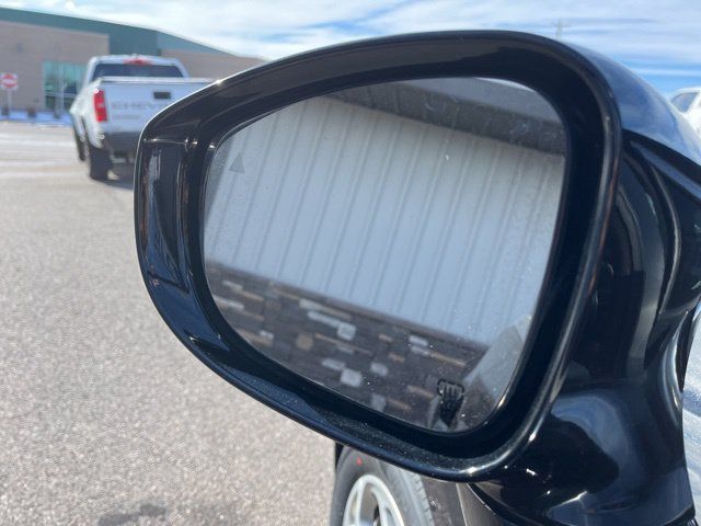 Used 2024 Chrysler Pacifica Limited FWD image 29