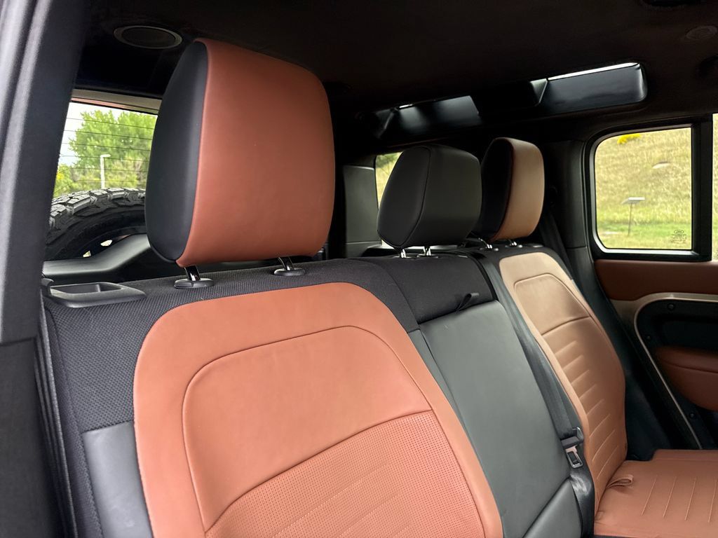 Used 2025 Land Rover Defender 110 AWD/4WD image 27