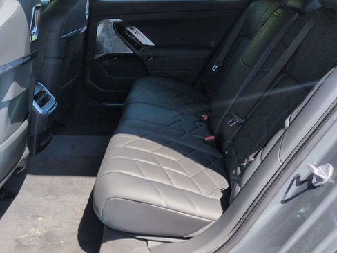 Used 2026 BMW i7 xDrive60 w/ Executive Package AWD/4WD image 21