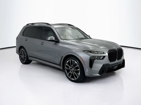 Used 2026 BMW X7 xDrive40i w/ M Sport Package AWD/4WD image 3