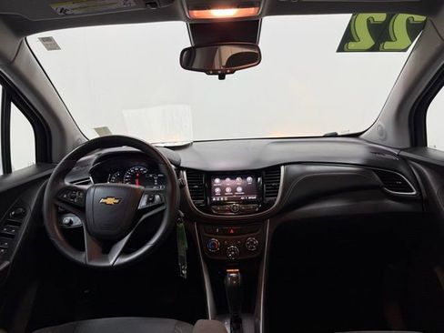 Used 2022 Chevrolet Trax LS w/ Tint and Cruise Package AWD/4WD image 15