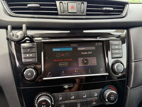 Used 2019 Nissan Rogue S w/ Special Edition Package AWD/4WD image 31
