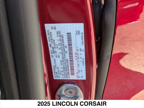 New 2025 Lincoln Corsair Reserve image 15