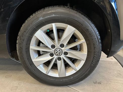 Used 2016 Volkswagen Golf S FWD image 24