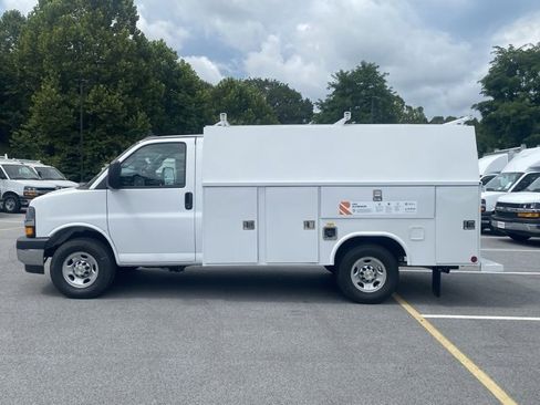 New 2025 Chevrolet Express 3500 w/ Power Convenience Package image 4