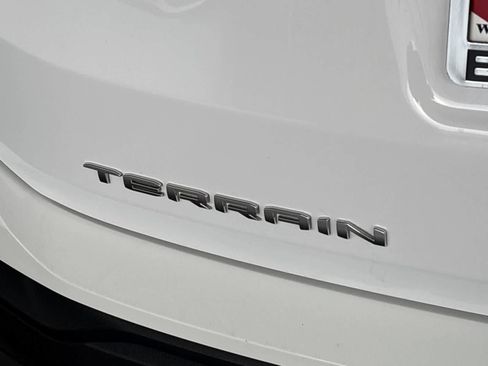 Used 2024 GMC Terrain SLE image 7
