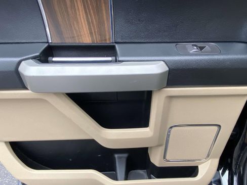 Used 2017 Ford F150 Lariat image 13