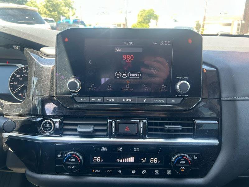 Used 2024 Nissan Pathfinder SV w/ Lighting Package (N92) FWD image 12