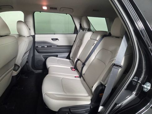 Used 2025 Nissan Pathfinder SL FWD image 23