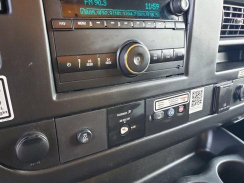 Used 2018 GMC Savana 3500 w/ Driver Convenience Package image 18