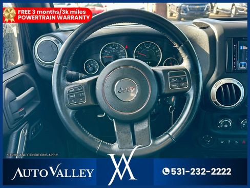 Used 2018 Jeep Wrangler Unlimited Sahara w/ Connectivity Group AWD/4WD image 30