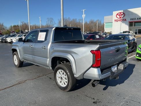 Used 2025 Toyota Tacoma SR5 image 15