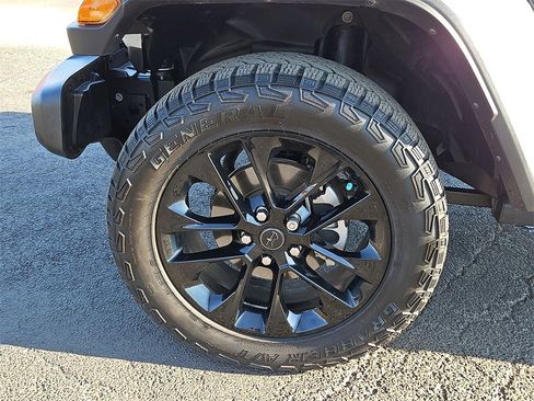 Used 2024 Jeep Gladiator Sport image 13