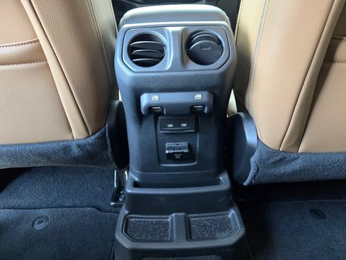 Used 2021 Jeep Wrangler Unlimited Sahara AWD/4WD image 38