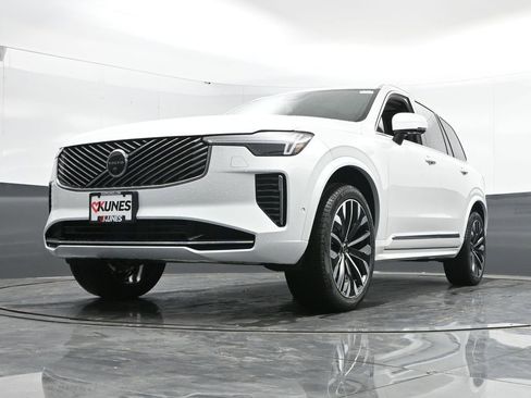 New 2025 Volvo XC90 B5 Plus w/ Protection Package Premier image 45