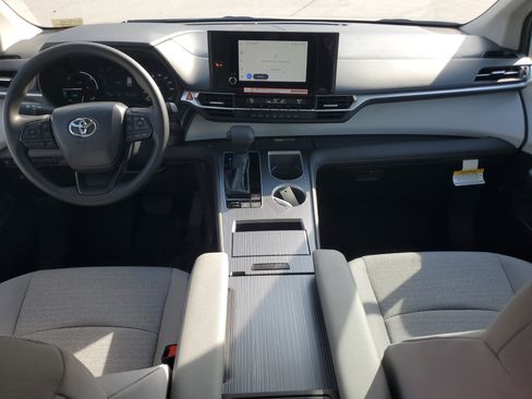 New 2025 Toyota Sienna LE image 15