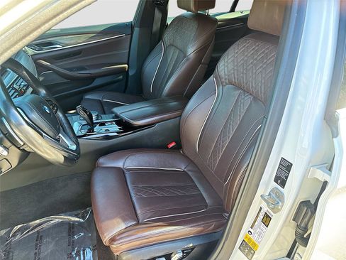 Used 2021 BMW 530i xDrive w/ Premium Package image 24