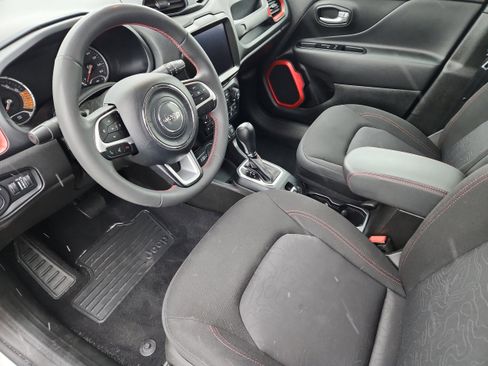 Used 2023 Jeep Renegade Trailhawk image 9