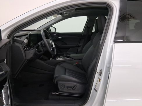 Used 2025 Audi Q6 e-tron Premium Plus image 5