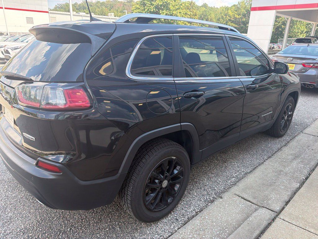 Used 2021 Jeep Cherokee Latitude Lux w/ Comfort/Convenience Group FWD image 3