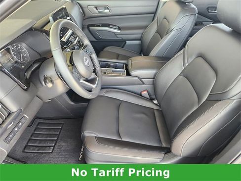 Certified 2025 Nissan Pathfinder SL image 11