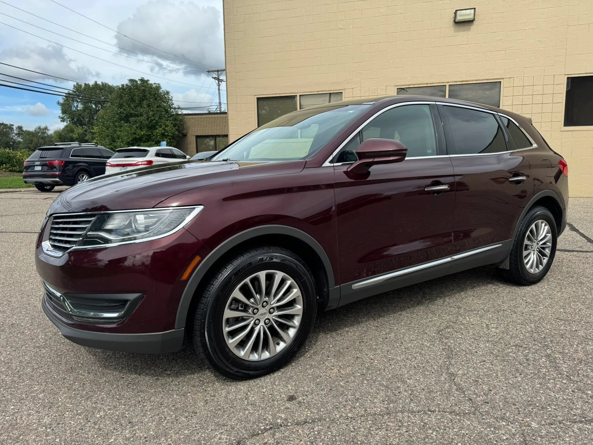 Used 2017 Lincoln MKX Select w/ Select Plus Package AWD/4WD image 4