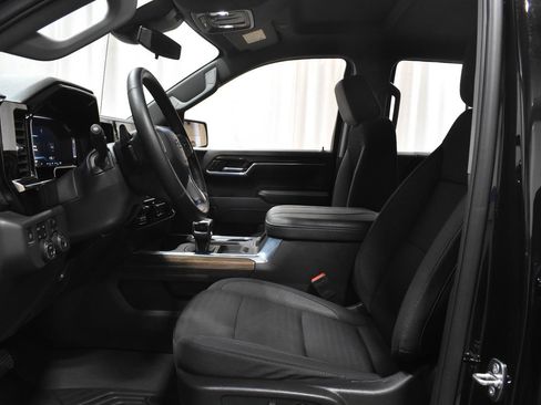 Used 2024 Chevrolet Silverado 1500 LT Trail Boss AWD/4WD image 3