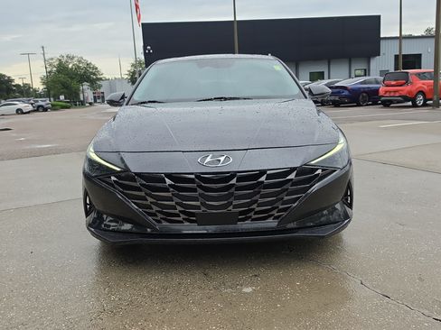 Used 2022 Hyundai Elantra Limited w/ Cargo Package FWD image 3