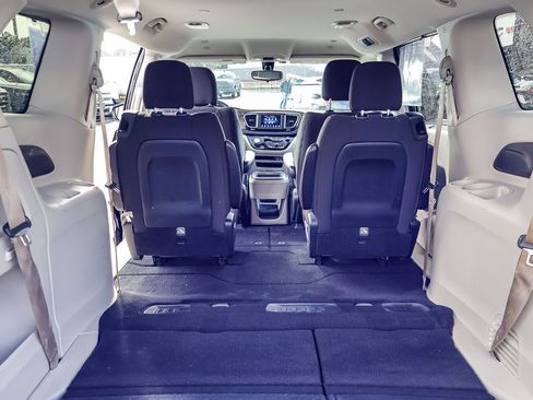 Used 2018 Chrysler Pacifica Touring Plus image 16