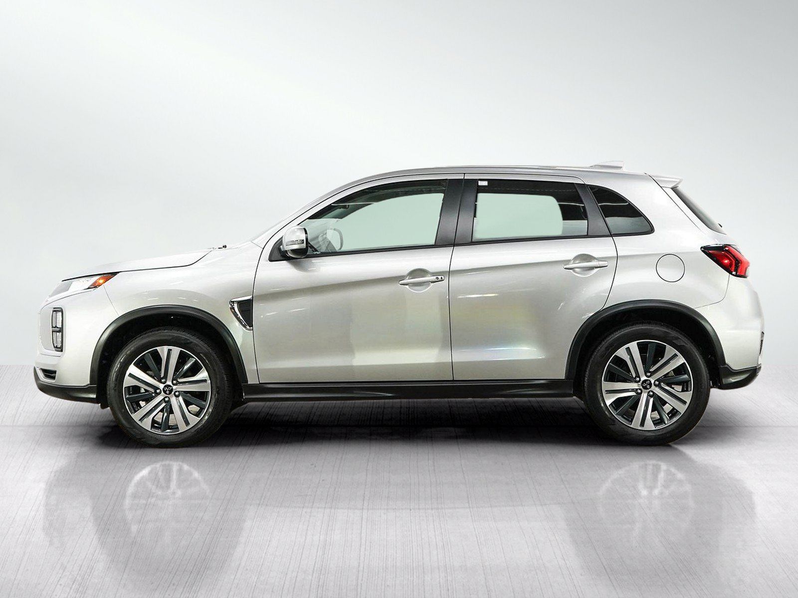 Used 2024 Mitsubishi Outlander Sport LE AWD/4WD image 2