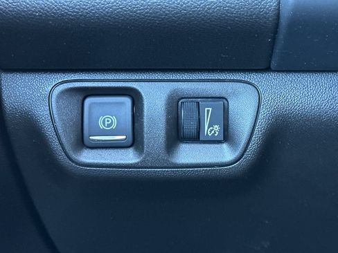 Used 2022 GMC Acadia SLE FWD image 31