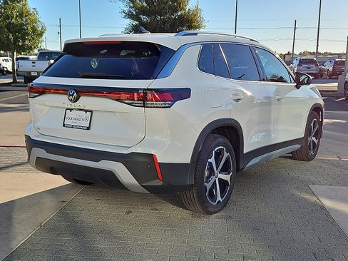 New 2026 Volkswagen Tiguan SE image 3