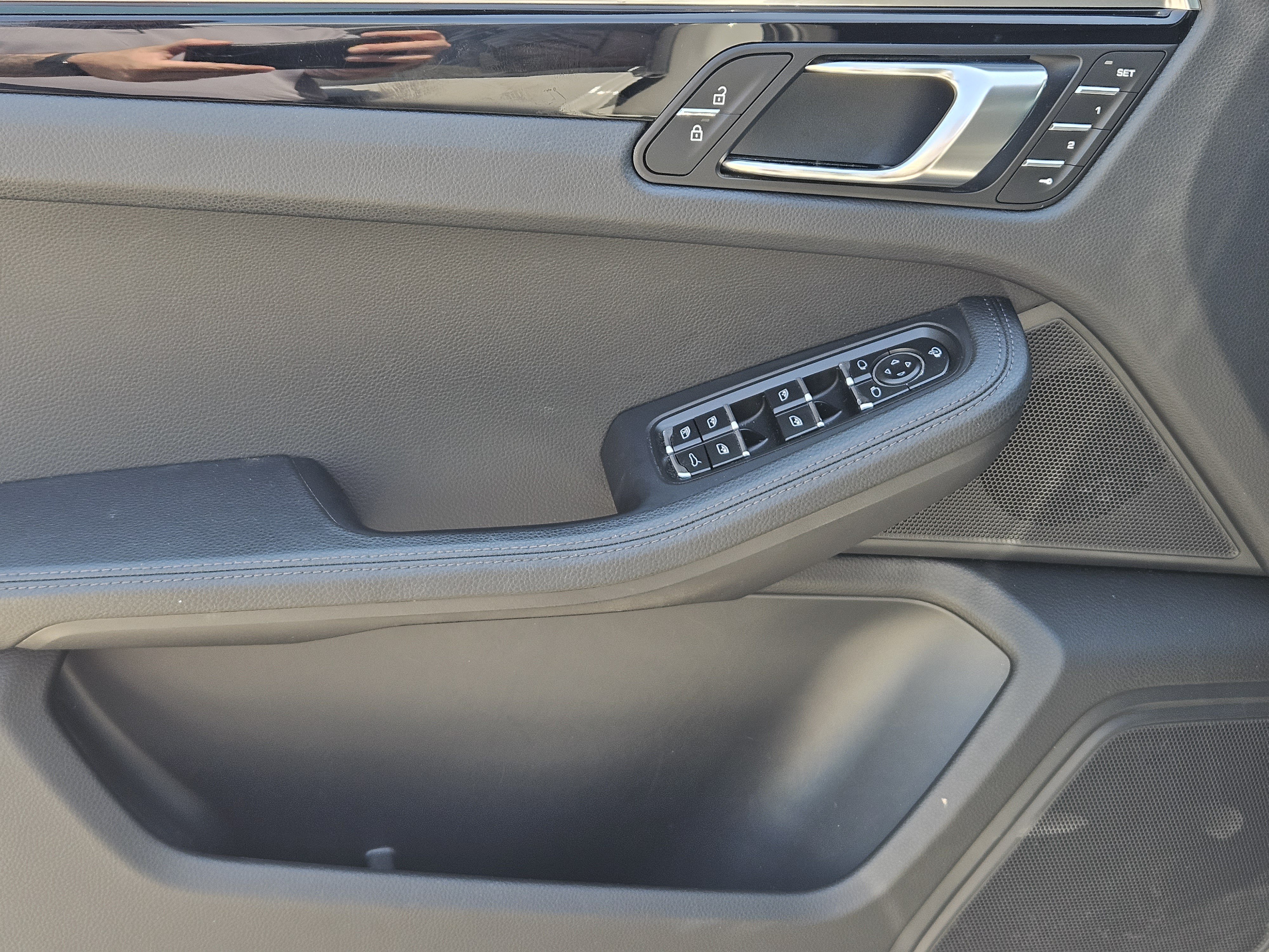 Certified 2023 Porsche Macan AWD/4WD image 22