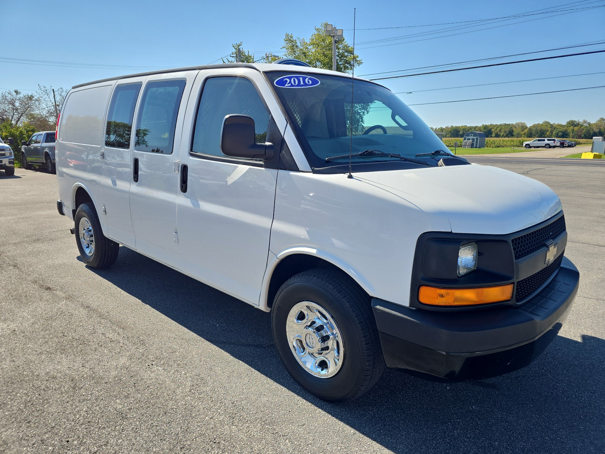 Used 2016 Chevrolet Express 2500 RWD image 4