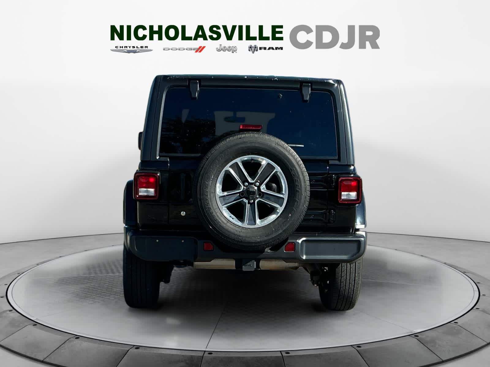 Used 2019 Jeep Wrangler Unlimited Sahara AWD/4WD image 4