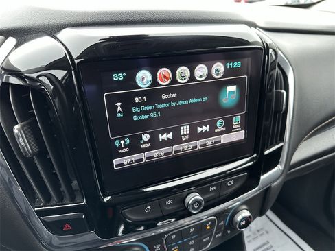Used 2019 Chevrolet Traverse RS image 16