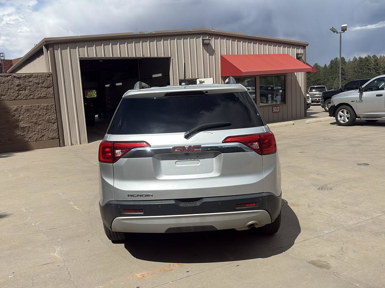 Used 2017 GMC Acadia SLT FWD image 5