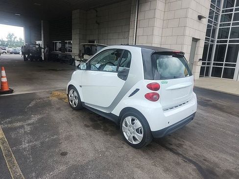 Used 2015 smart fortwo pure RWD image 3