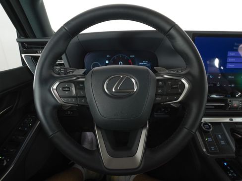 Used 2026 Lexus GX 550 w/ Accessory Package (2T) AWD/4WD image 19