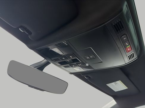 Used 2021 Volkswagen Tiguan SE R-Line image 23