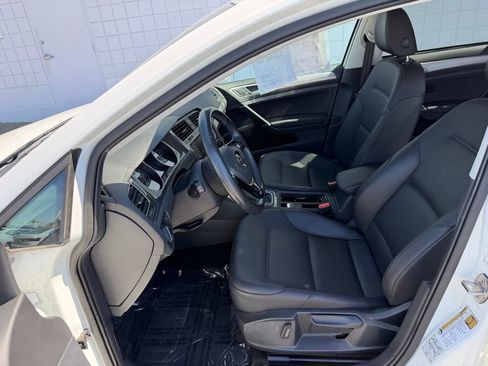 Used 2016 Volkswagen e-Golf SEL Premium image 16