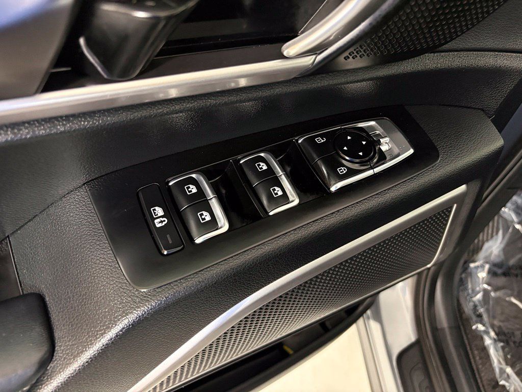 Used 2025 Kia Telluride S FWD image 14