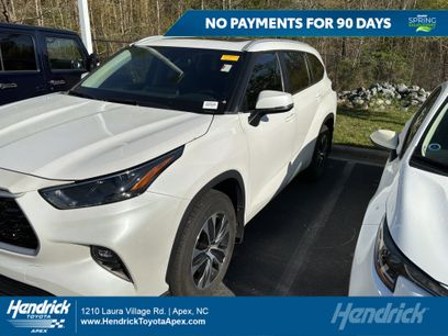 Used 2023 Toyota Highlander XLE